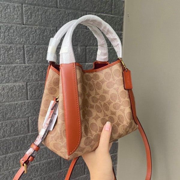Coaach hobo hadley medium size handbag with og box