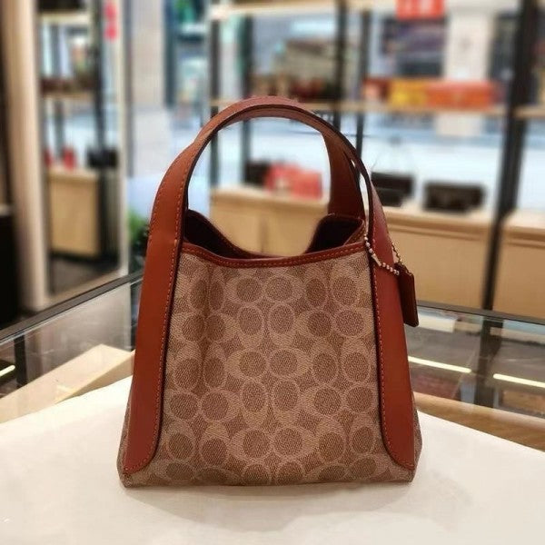 Coaach hobo hadley medium size handbag with og box