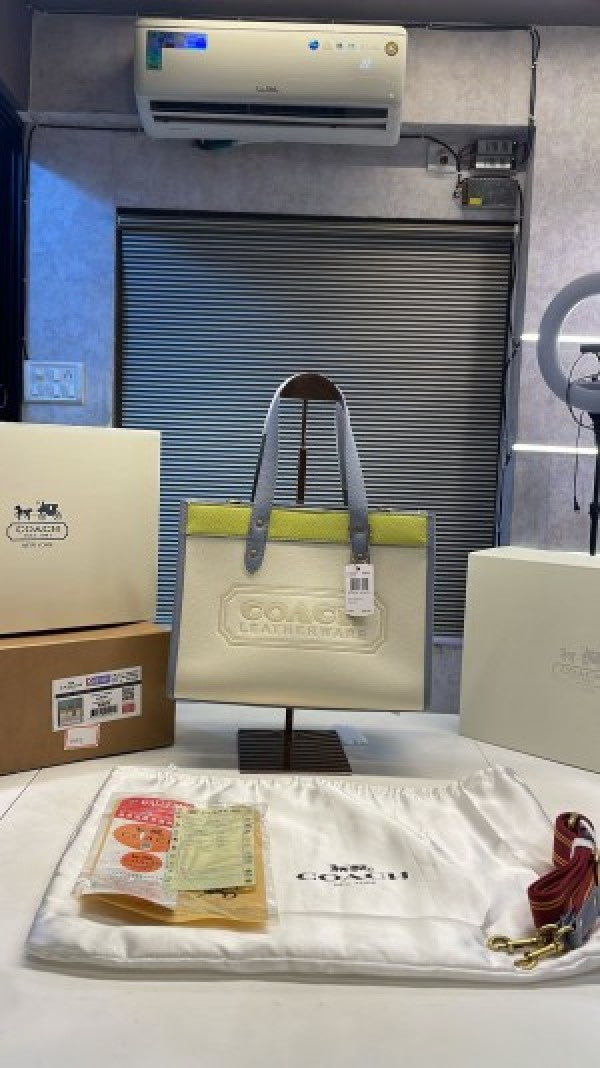 Coaach field tote bag with og folding box
