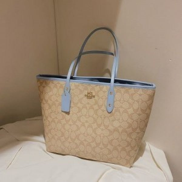 coaach Hutton tote bag withbox