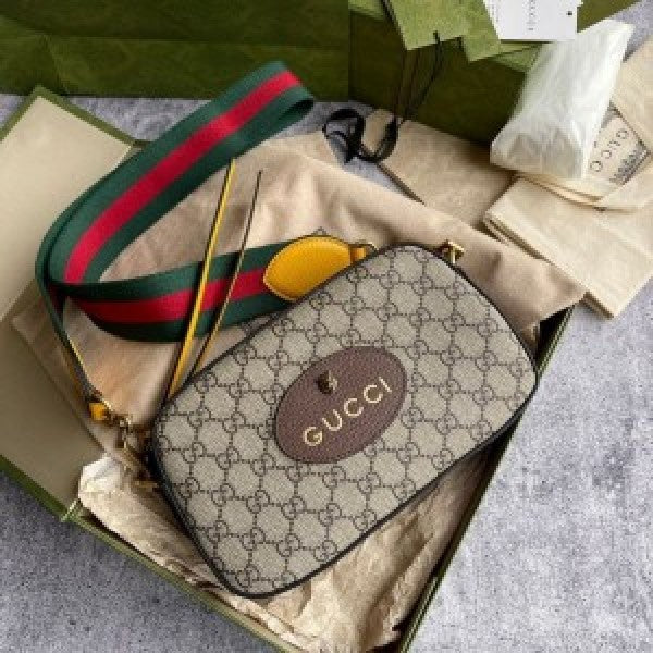 Guccii neo vintage gg supreme messenger bag with og box