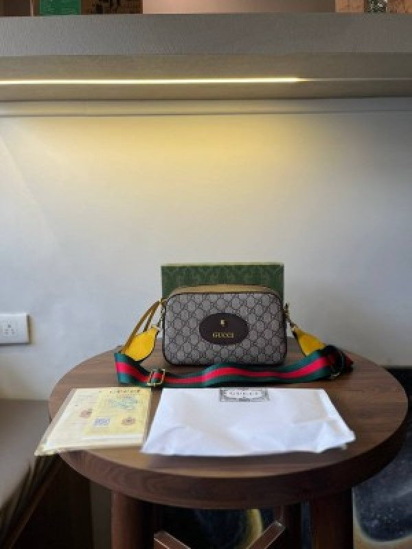 Guccii neo vintage gg supreme messenger bag with og box