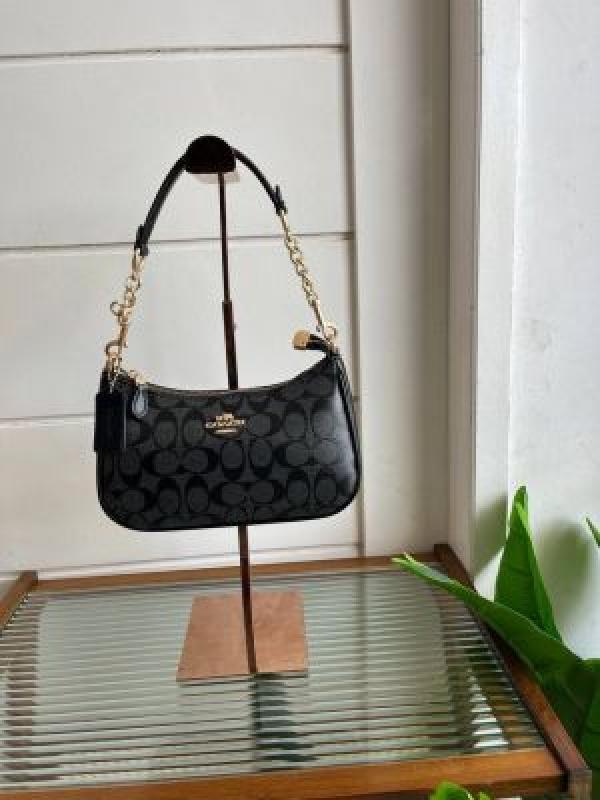 Coaach teri shoulder bag in signature canvas bag with box