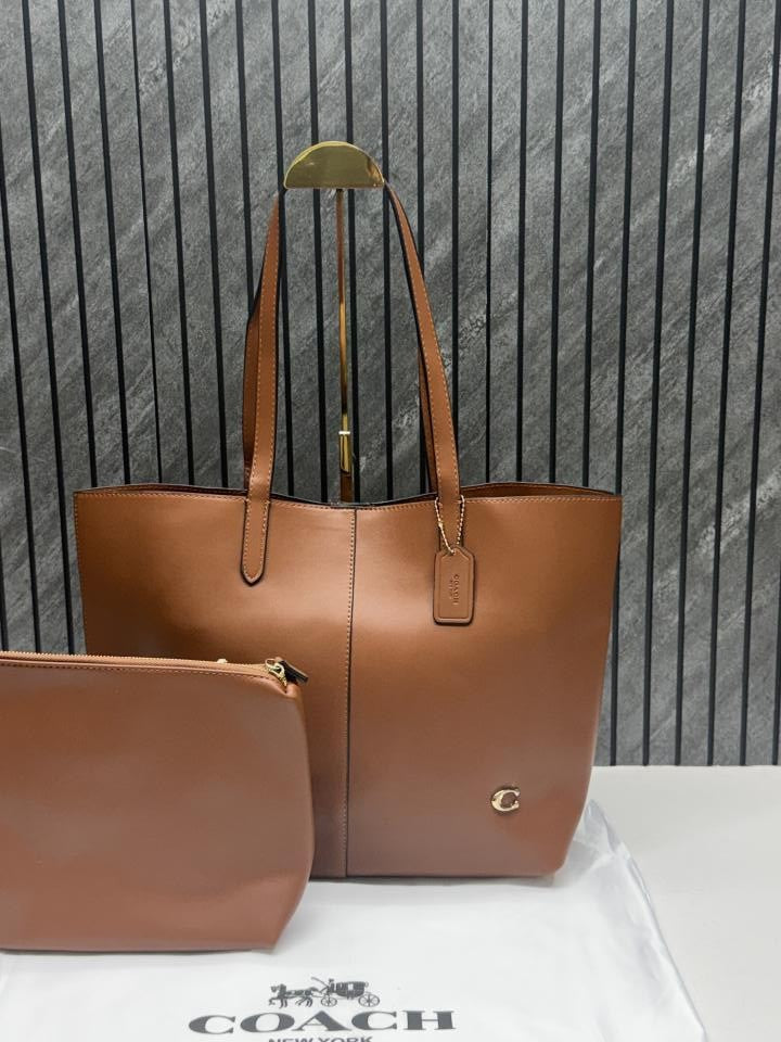 Coacch North Tote With Dust Cover & Pouch