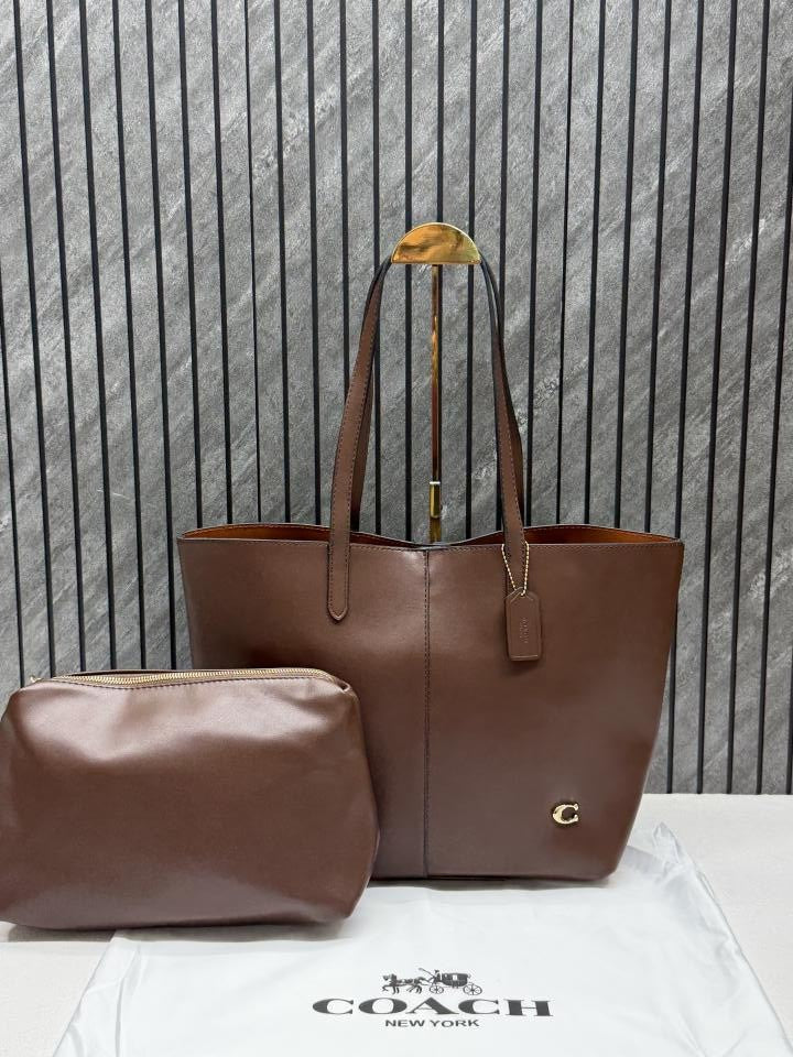 Coacch North Tote With Dust Cover & Pouch