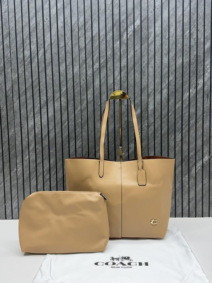 Coacch North Tote With Dust Cover & Pouch
