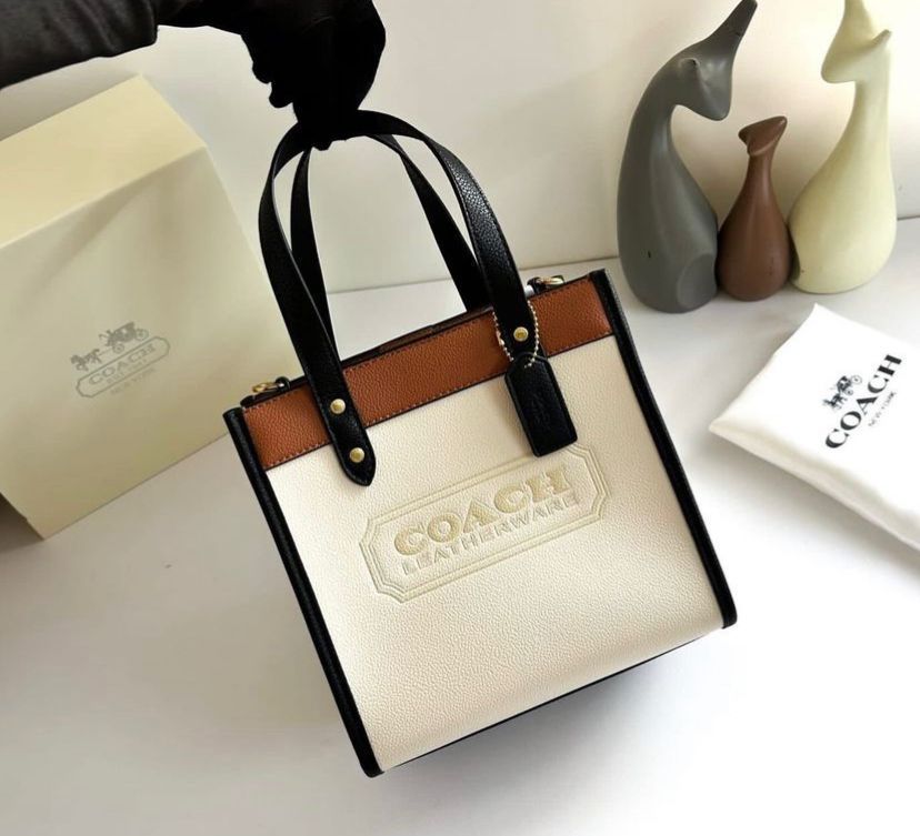 Coaach field tote bag with og folding box