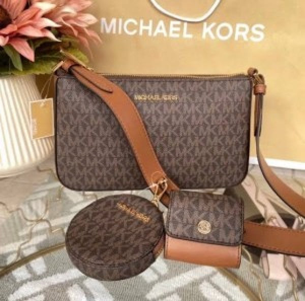MICHAELL KORRS POCHETTE PREMIUM QUALITY WITH BOX