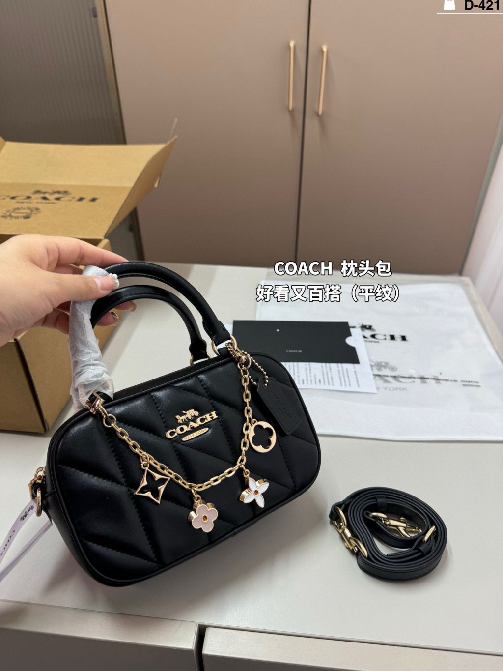 Coachh clare chain as shown with box