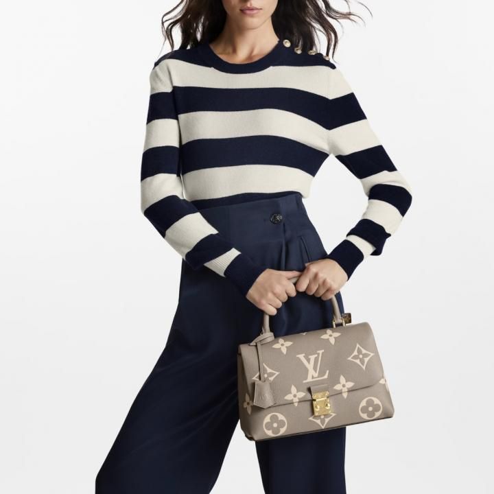 Louiis Vuitton leather Bag with Double Box premium quality