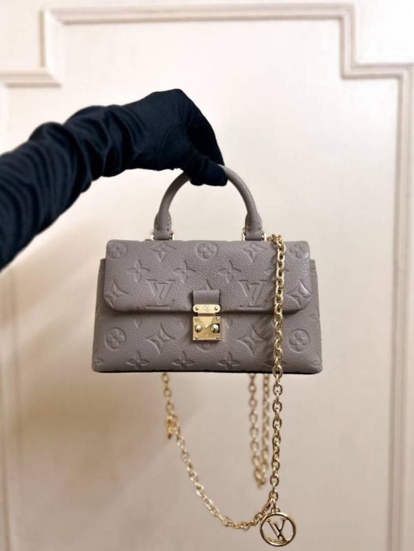 Louiis Vuitton leather Bag with Double Box premium quality