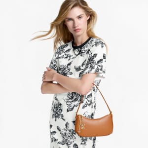Louiis Vuitton pochette bloom with box