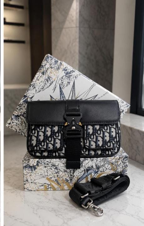 Christiian diorr Mini Saddle Messenger Bag with box