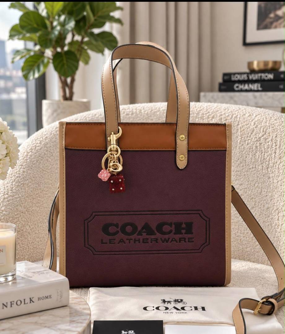 Coacch field tote bag with og premium folding box with charm